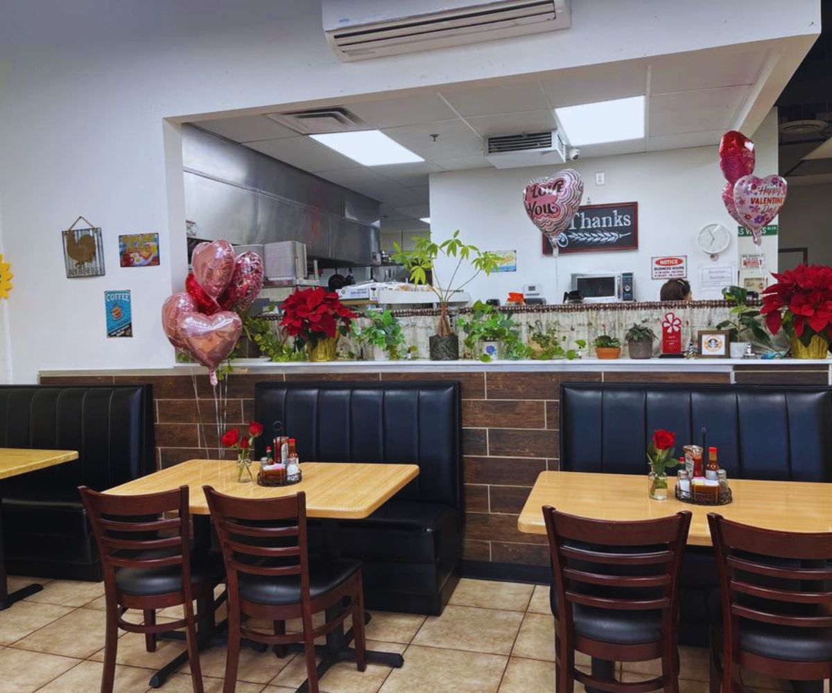 Country Kitchen - Kitchen Dining Area