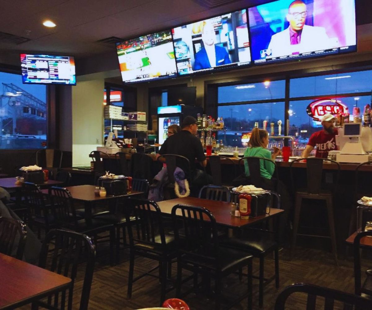 Piezon's Pizzeria - Dining Area