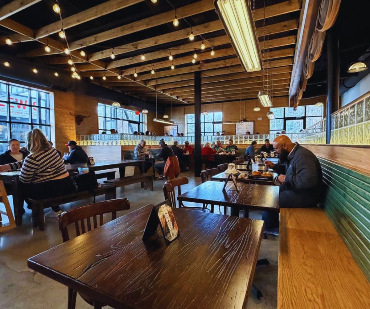 Lewis Barbecue - Dining Room