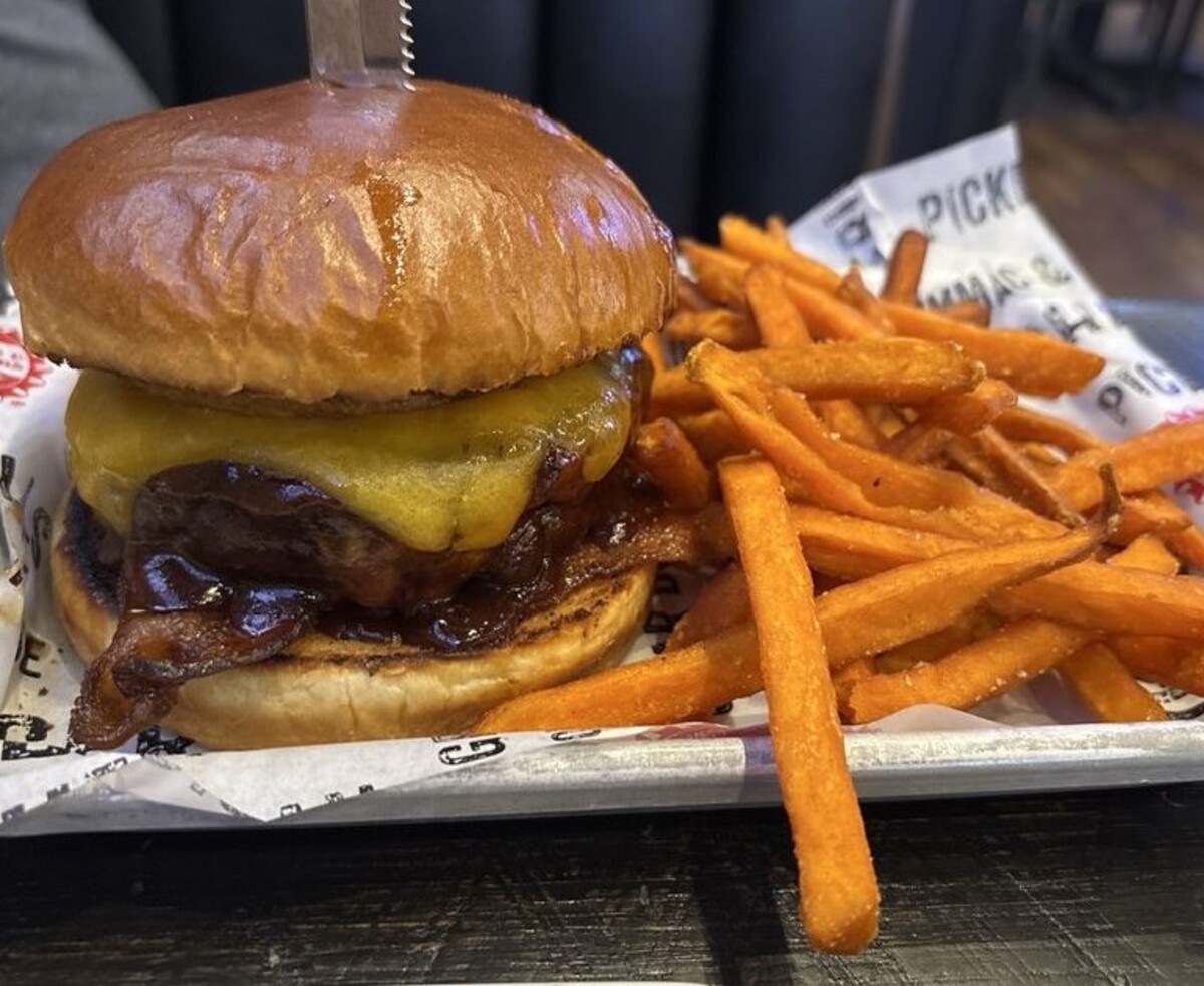 Food in Cold Beers & Cheeseburgers, Euless, TX