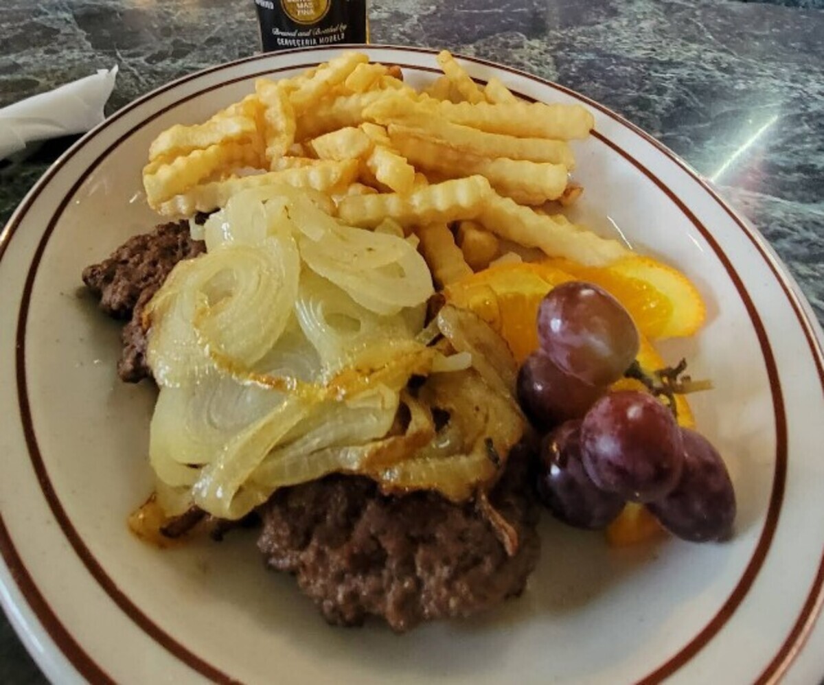 Food in Sports Page Bar & Grill, Kennewick, WA
