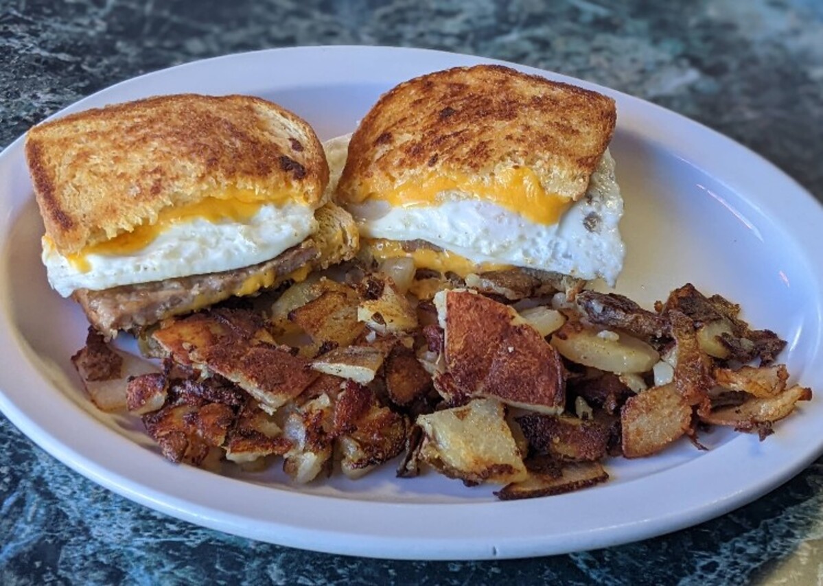 Food in Sports Page Bar & Grill, Kennewick, WA