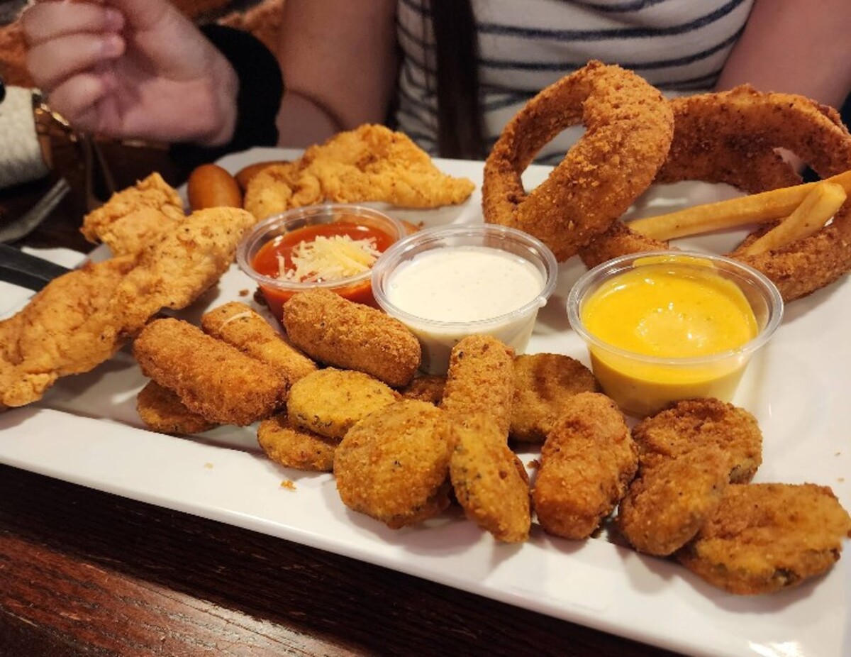 Food in The Peanut, Overland Park, KS