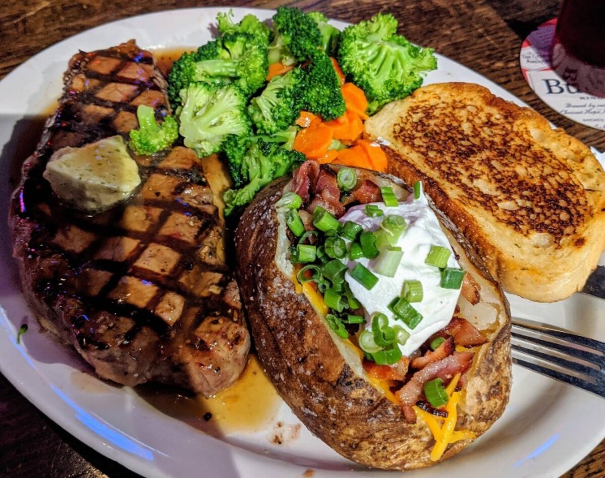 Food in The Peanut, Overland Park, KS