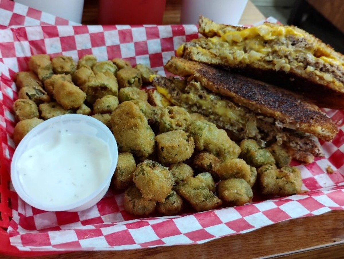 Food in Hank's Hamburgers, Tulsa, OK