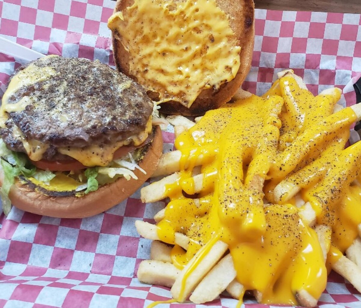 Food in Hank's Hamburgers, Tulsa, OK