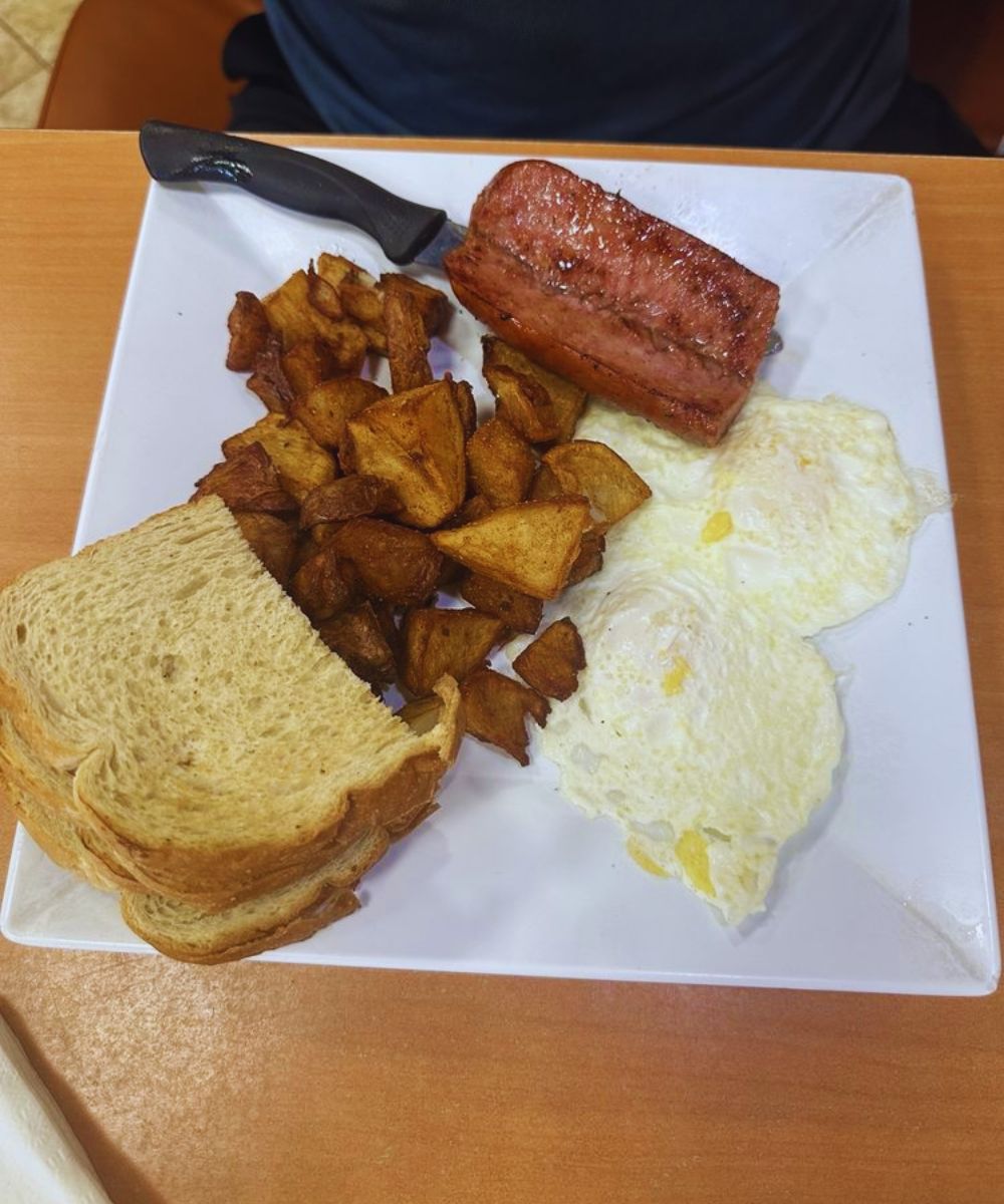 Photos for The Cracked Egg Diner