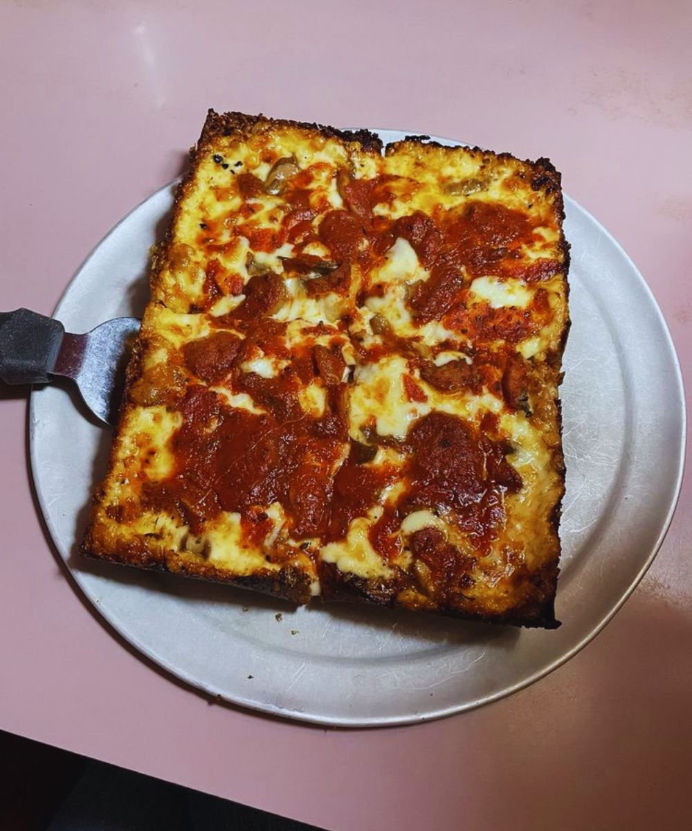 Photos for Loui's Pizza