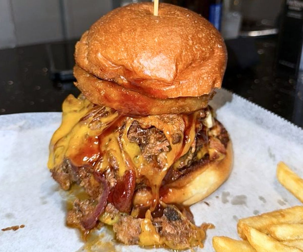 burger at Knuckleheads in Wallingford, CT