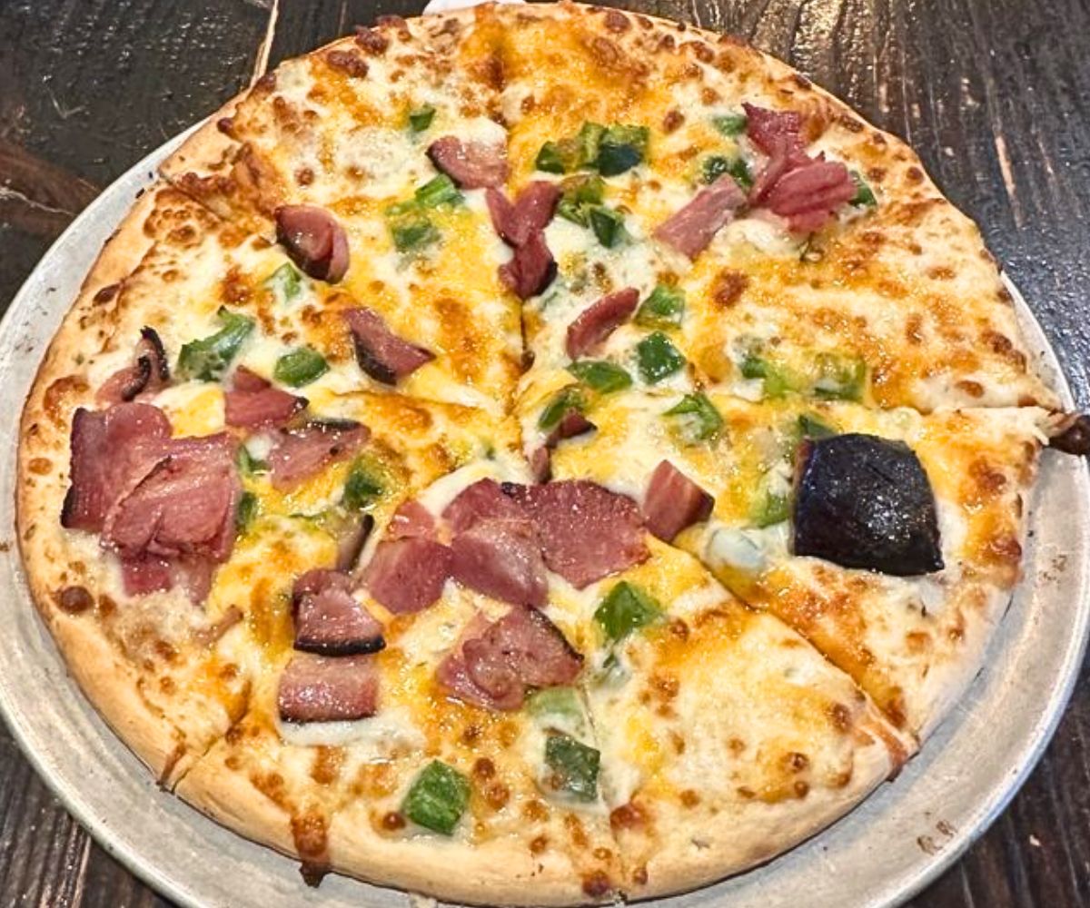 Jalapeno Popper Pizza at Pals Brewing in North Platte, Nebraska