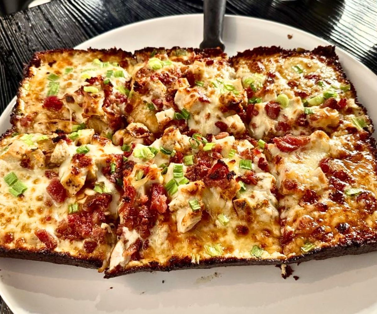 Honey Sriracha Pizza at Tievoli Pizza Bar in Palatine, Illinois