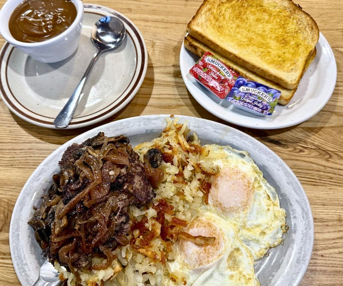 breakfast at Hanging Five Family Restaurant in Butte, Montana
