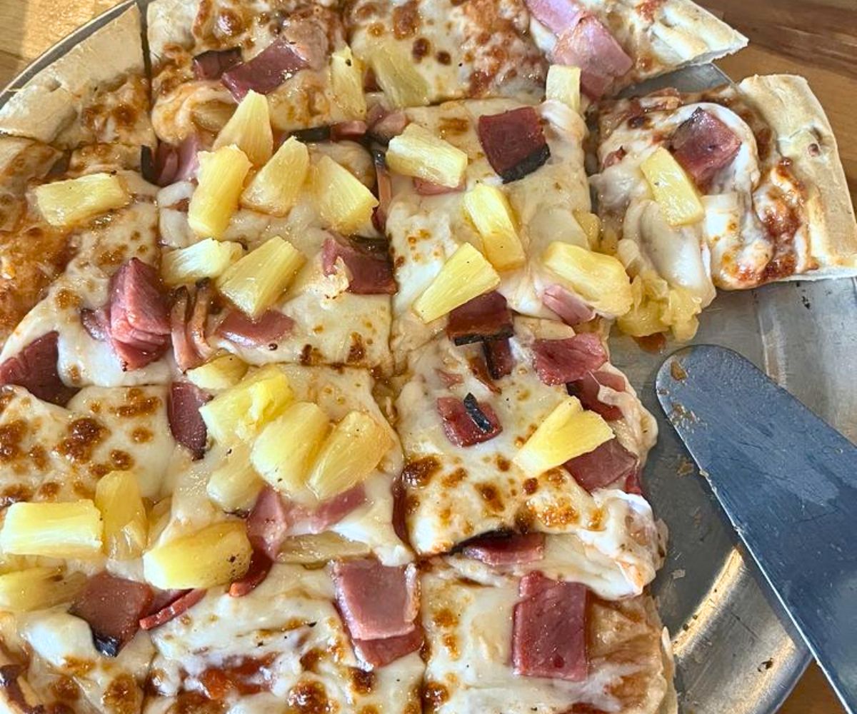 Hawaiian Pizza at Pals Brewing in North Platte, Nebraska