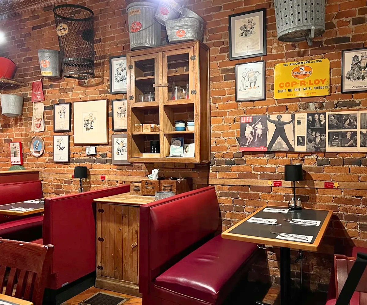 interior of Later Alligator in Wheeling, WV