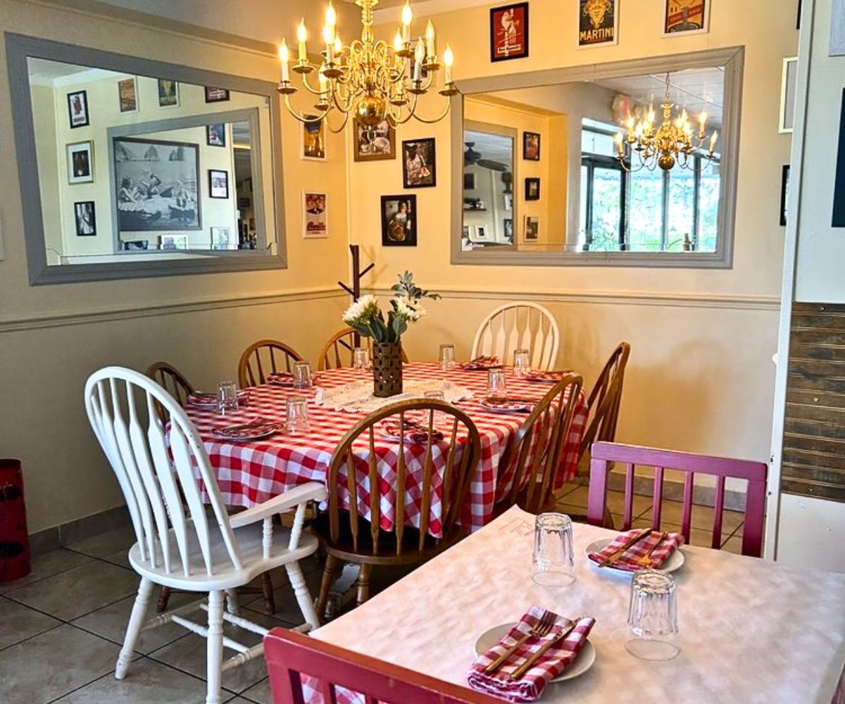 interior of Trattoria Bella in Palm Bay, FL