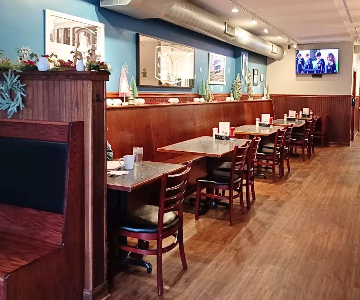 interior of North Avenue Grill in Wauwatosa, WI