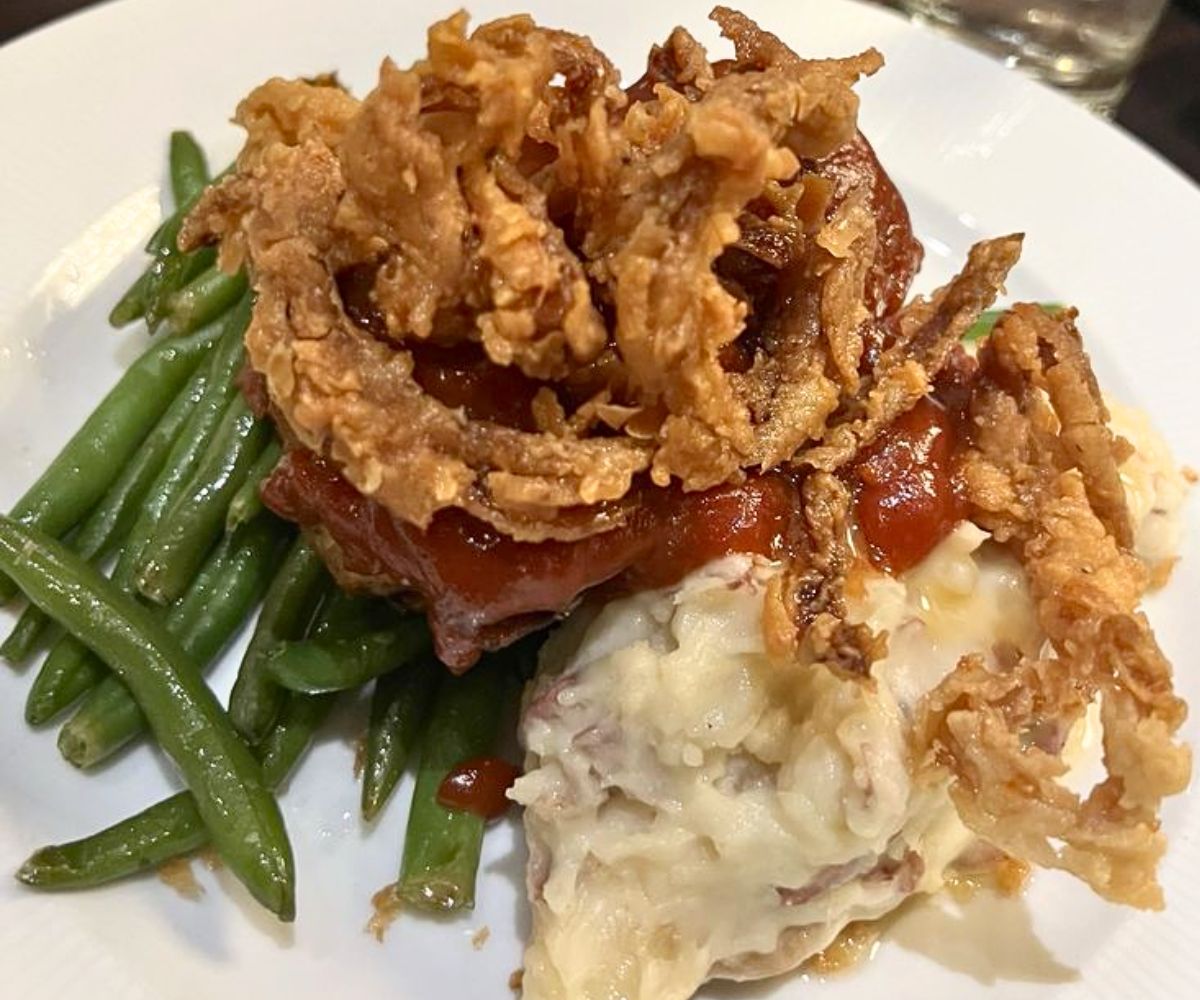 Meatloaf at Bubba in Des Moines, Iowa
