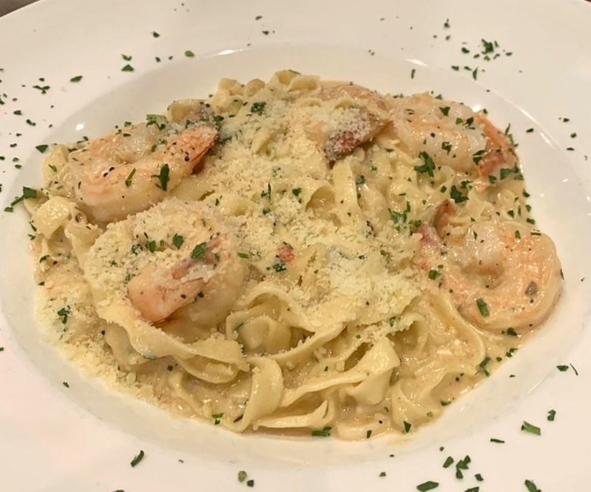 Fettuccine Alfredo con Gamberi at Semifreddo Italian Cuisine in Manassas, Virginia