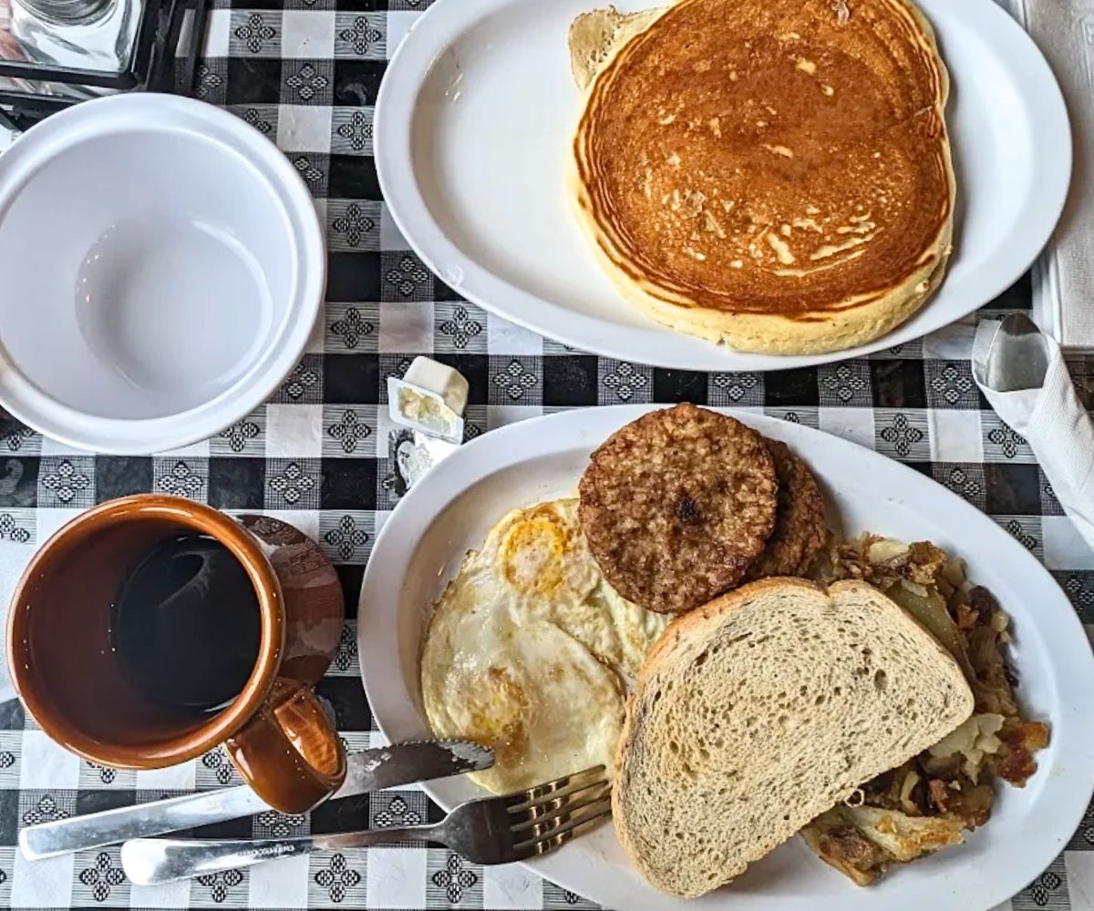 breakfast at Inn On Coventry in Cleveland Heights, Ohio
