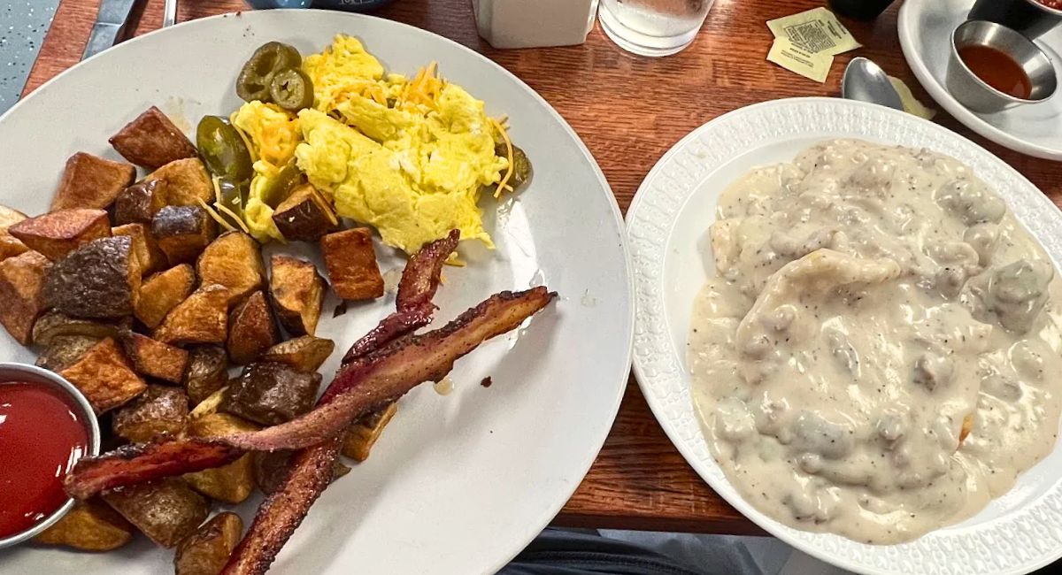 Biscuits & Gravy Meal at Evelyn’s Kitchen Table in Kingsport, TN
