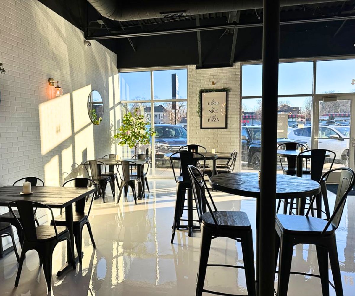 interior of Tievoli Pizza Bar in Palatine, IL