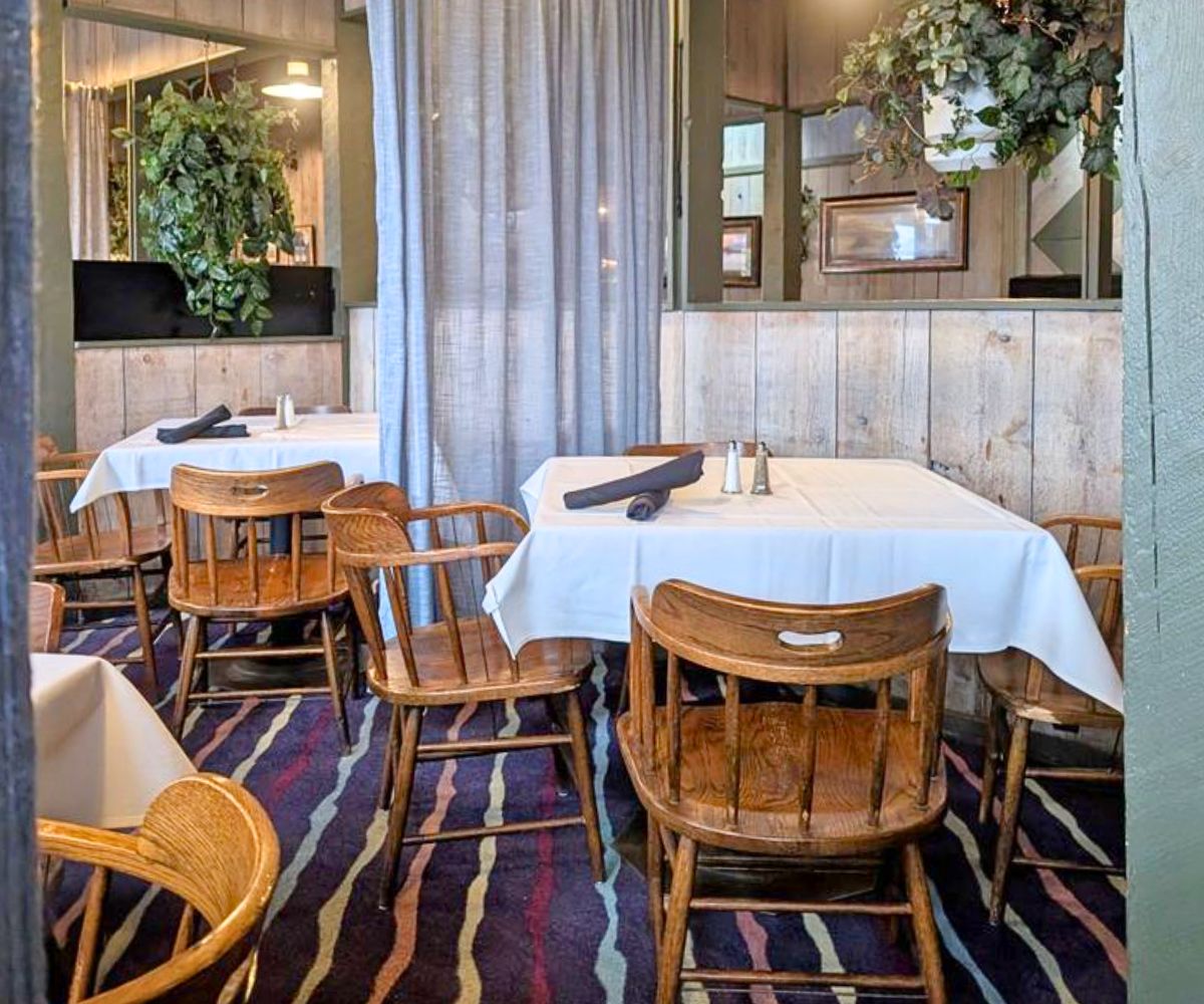 interior of Sandpiper Restaurant & Lounge in Pocatello, Idaho