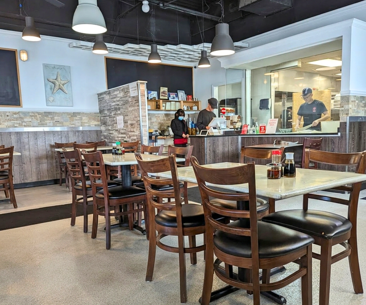 interior of Jiang Nan Noodle House in Farmington Hills, MI
