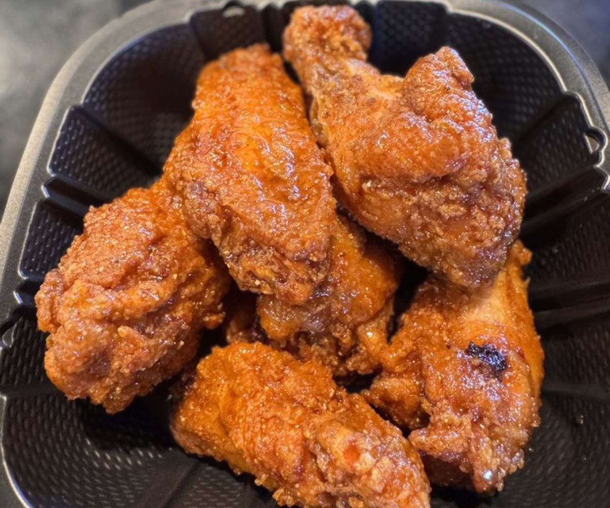 chicken wings at besties table in indianapolis, IN