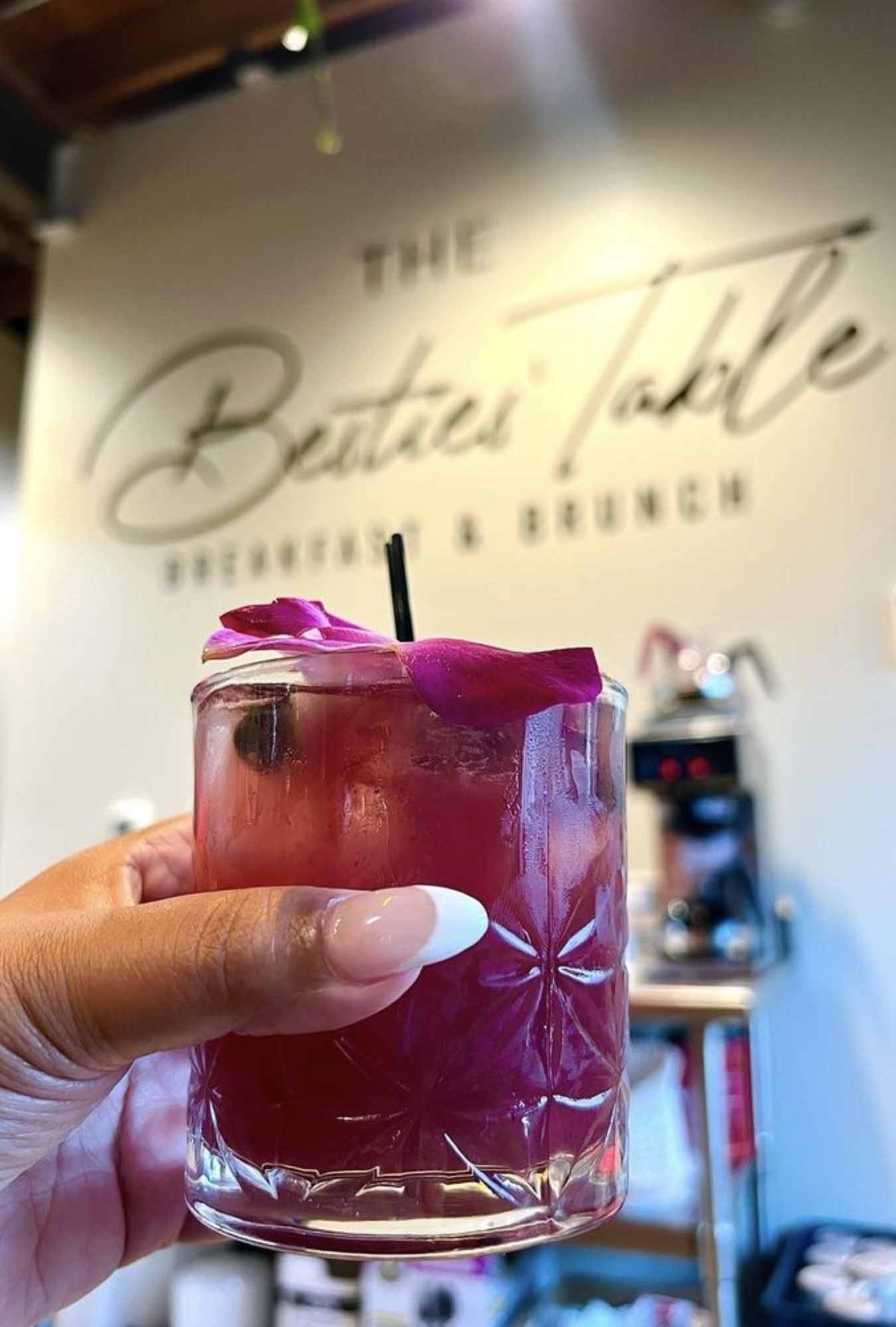 cocktail at the besties table in indianopolis, IN