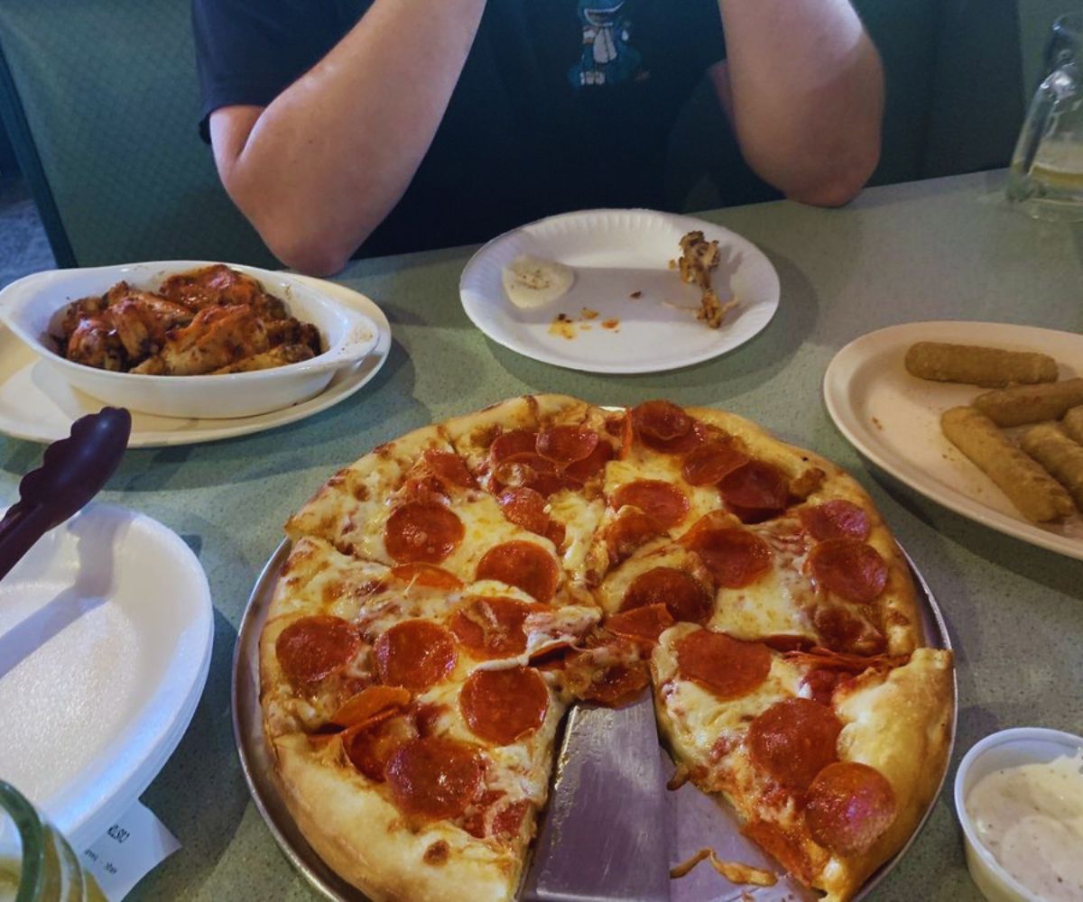 D'caesaro Pizza & Italian Restaurant - Pepperoni, Wings, & More