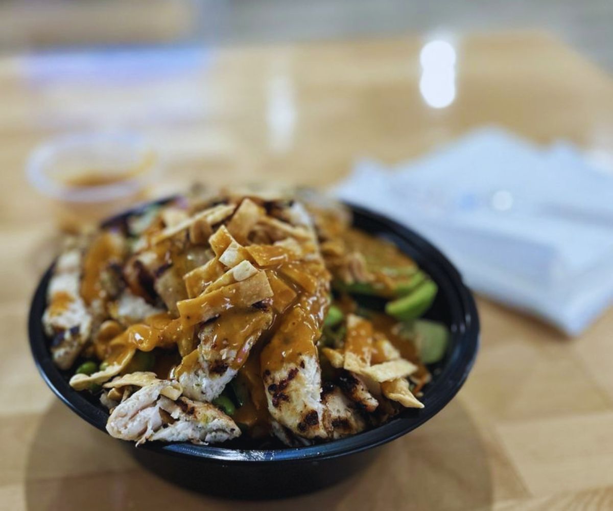 Sofias Restaurant - Chicken Mandarin - Napa & Red Cabbage, Carrots, Edamame, Avocado, Scallions, Roasted peanuts, Grilled Chicken