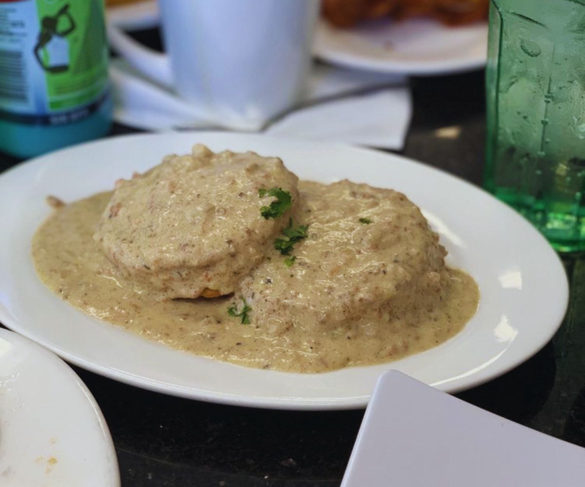 Bros Breakfast & Lunch - Biscuits and Gravy