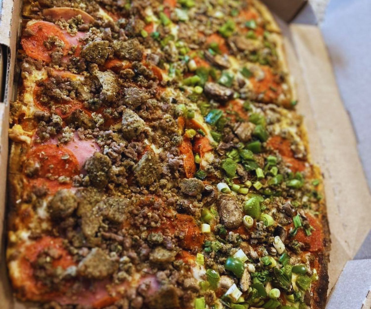 i Fratelli Pizza Las Colinas - Pizza Closeup