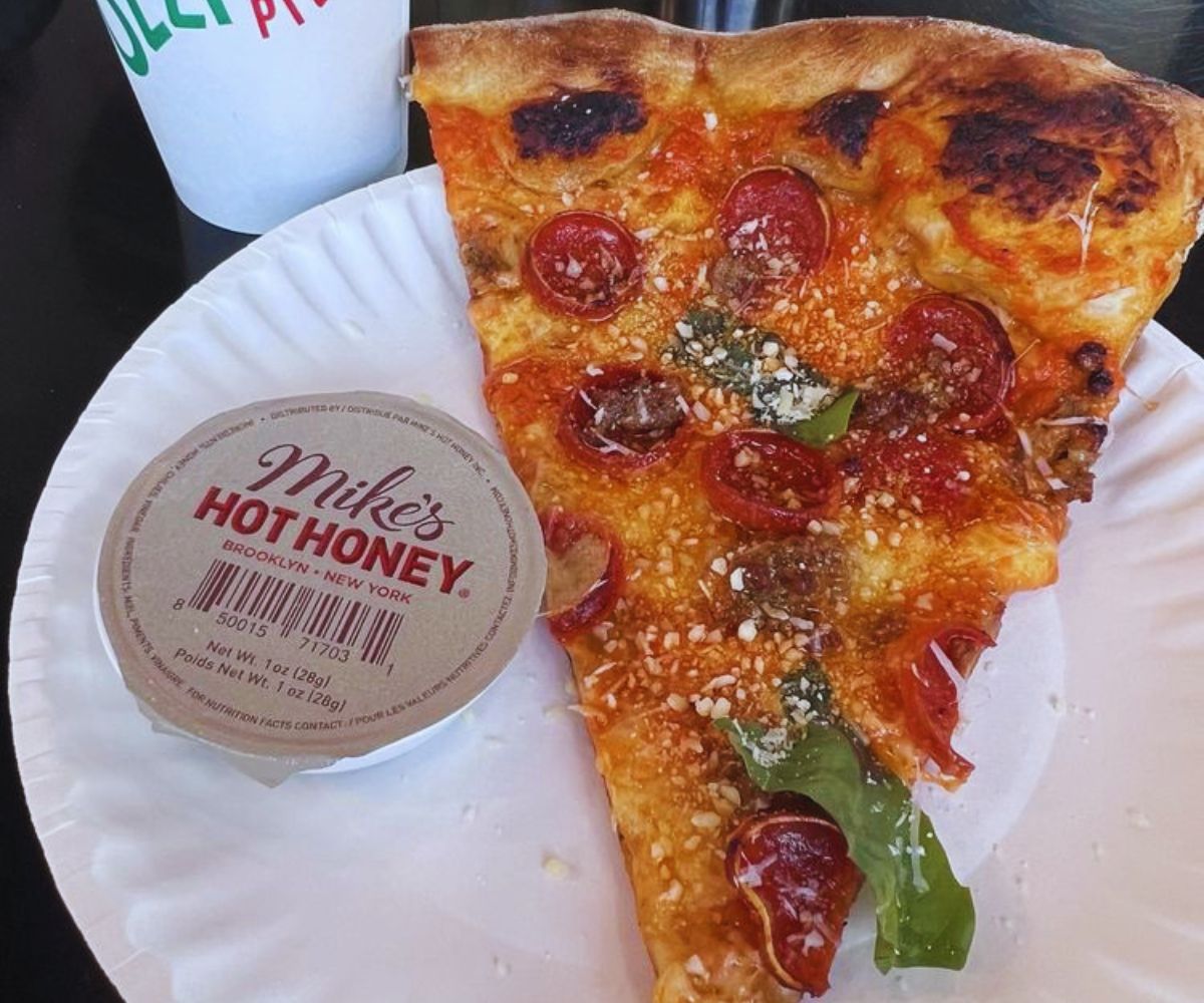 Ozzi’s Pizza - À la Vodka Pizza with added Sausage and Pepperoni