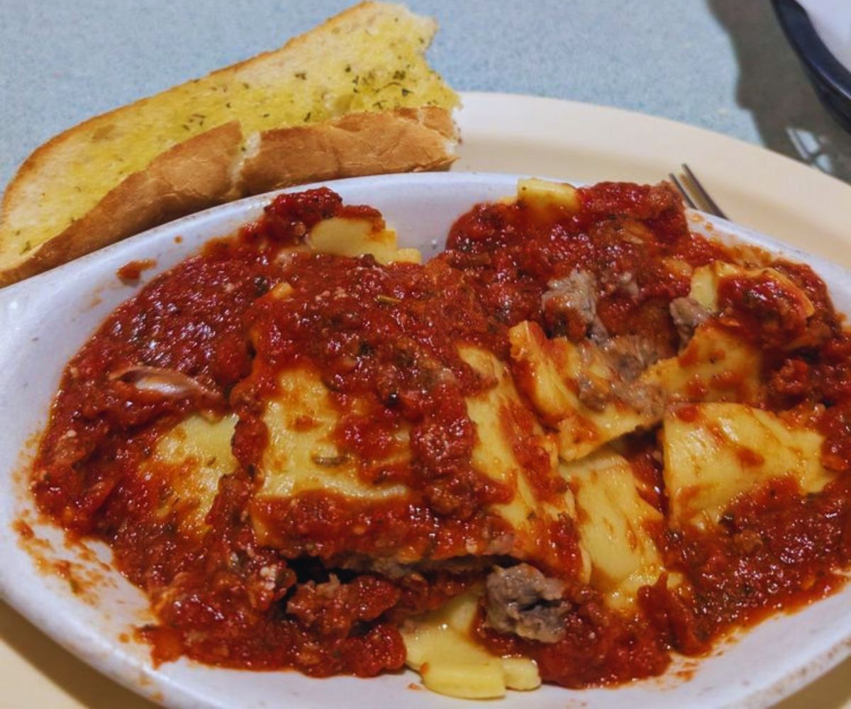 D'caesaro Pizza & Italian Restaurant - Ravioli Lunch Special
