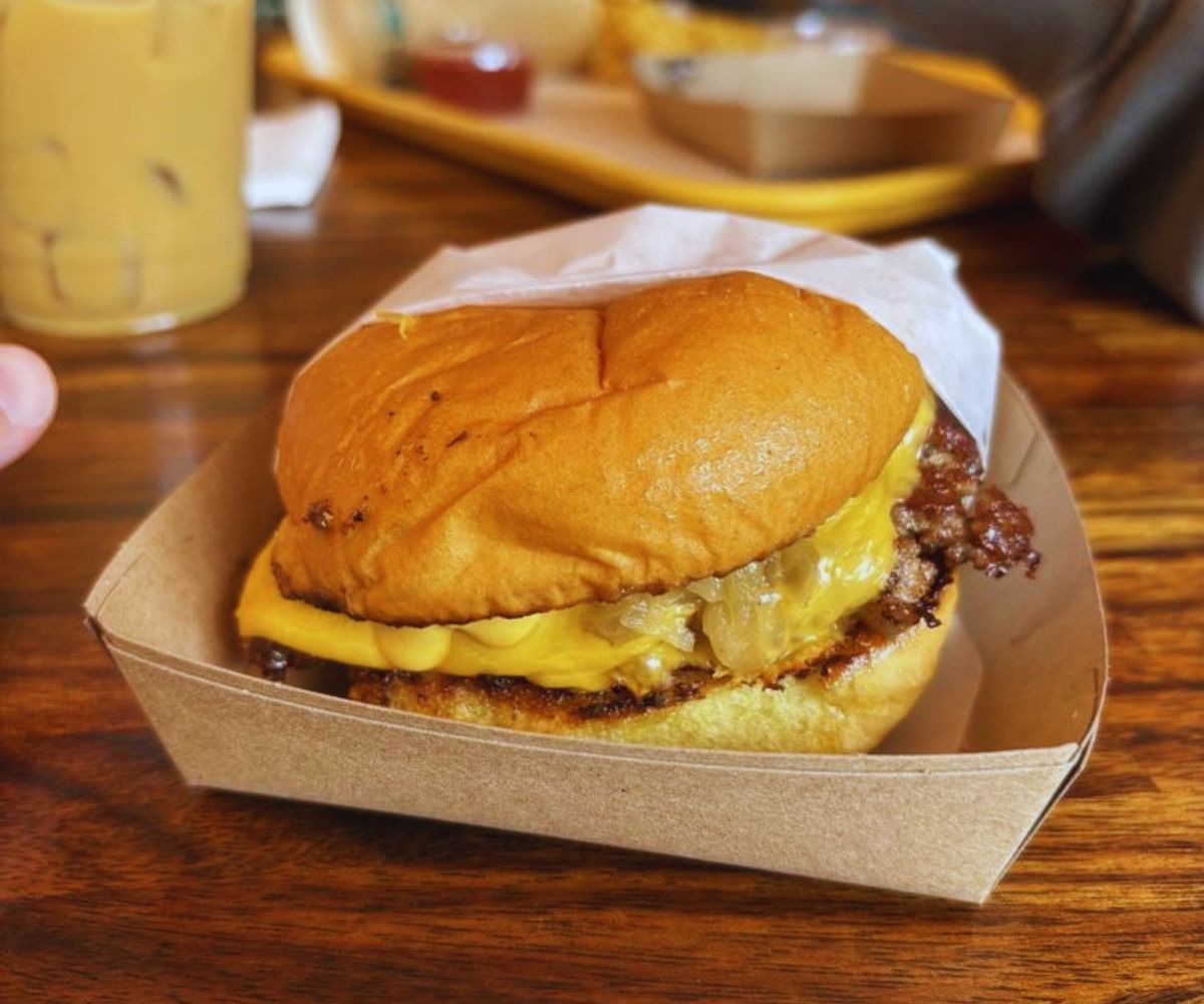 Mighty Fine - Cheeseburger Close-up