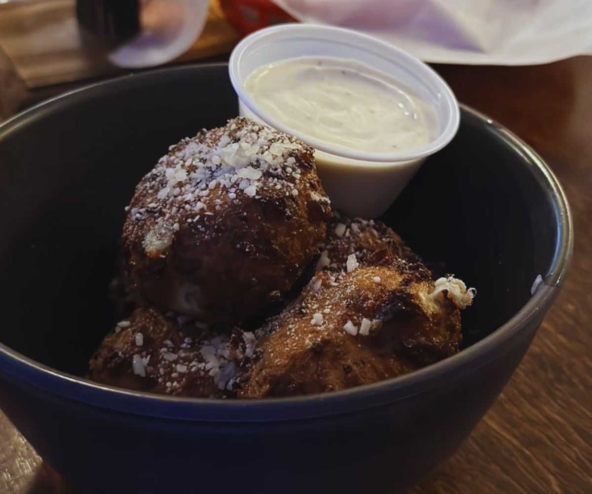 Mario's - Zeppole Donuts