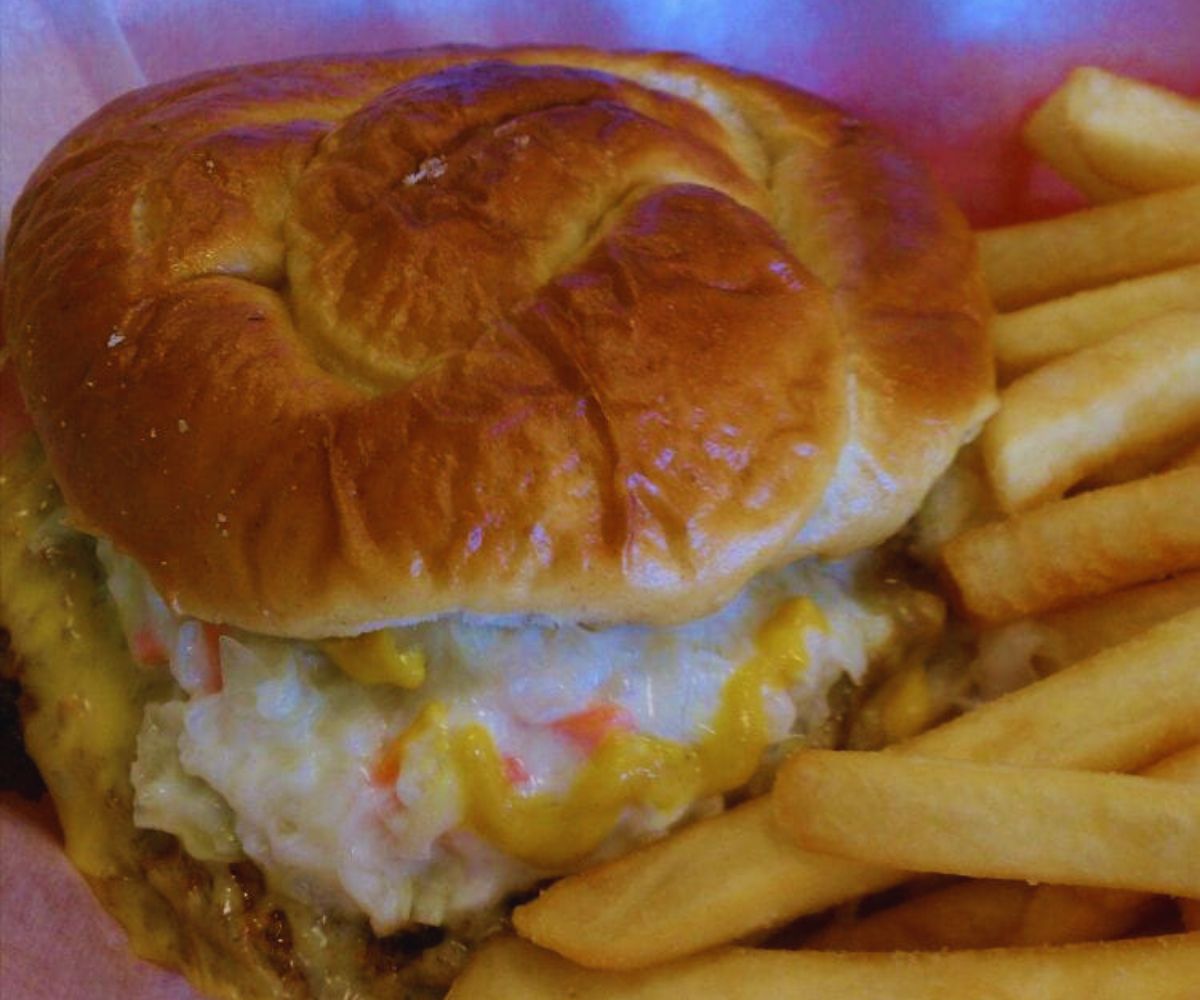 Will's Grill - Carolina Burger with Fries