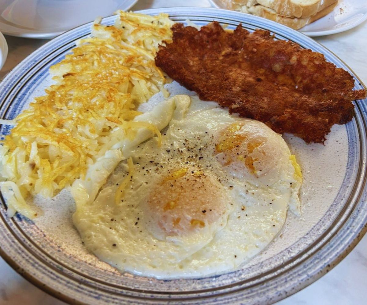 South Fork Cafe - Two Eggs over easy, Hash Browns, and Corned Beef Hash with Toast