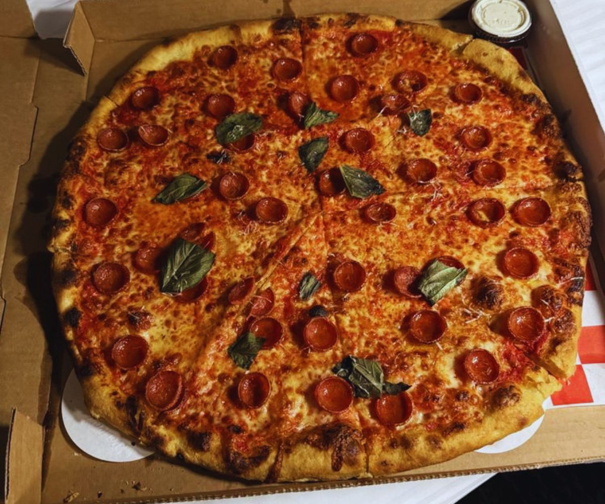 Ozzi’s Pizza - Pepperoni Pizza