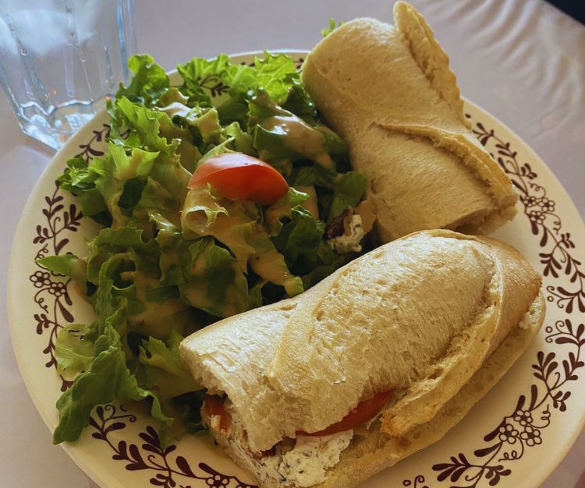 Le Petit Prince - Le Chevre Baguette Sandwich