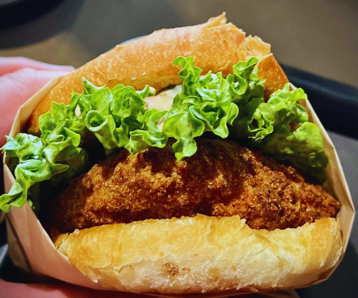 UNiQ Burger - Chick'n Sandwich