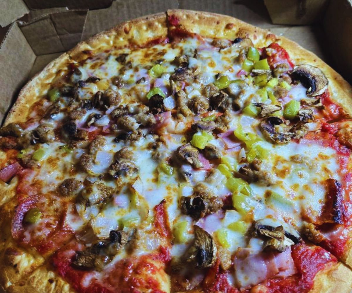 Floridino's Pizza & Pasta - 12'' Deluxe Pizza