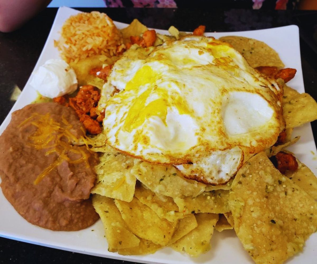 Bros Breakfast & Lunch - Chilaquiles