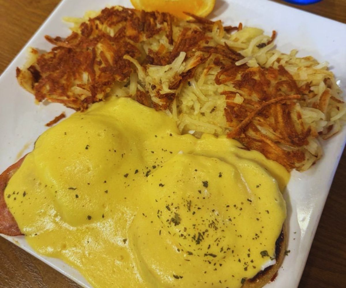 Gloria’s Cafe - Eggs Benedict & Hashbrowns
