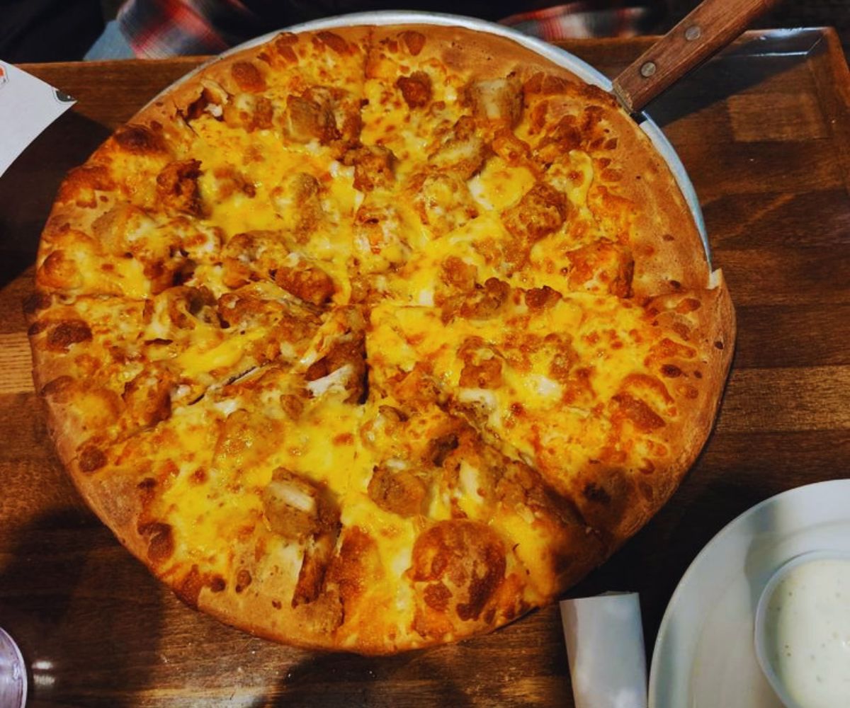 Floridino's Pizza & Pasta - Spicy Chicken Pizza