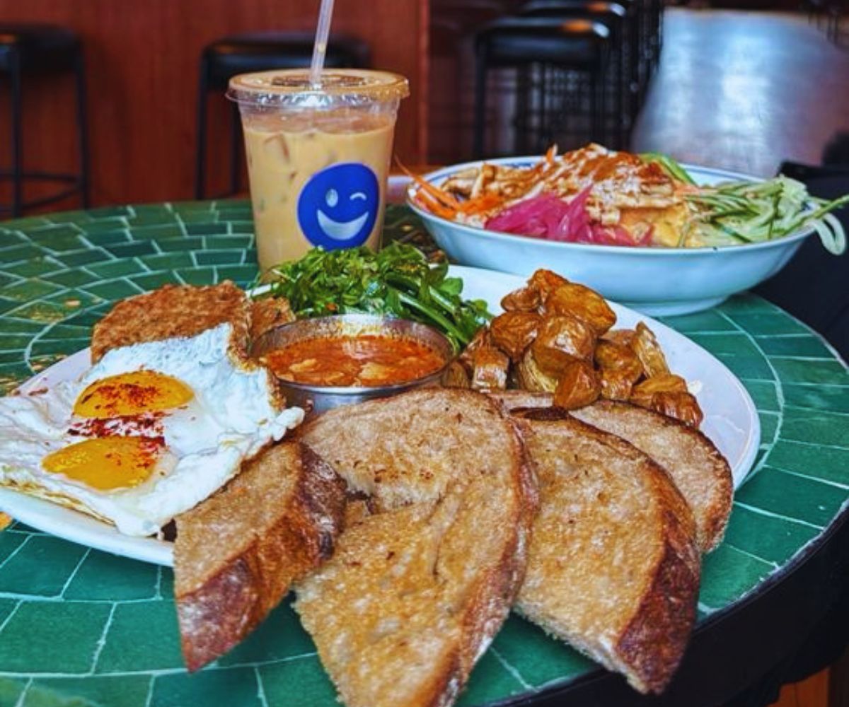 Fred’s - Market Breakfast Plate and Chicken Rice Bowl