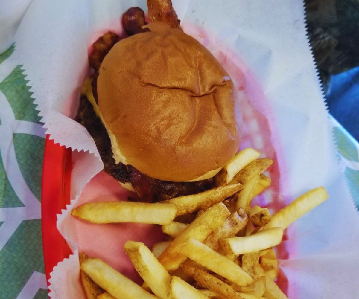 Will's Grill - Bacon Cheeseburger with Mustard & Classic Fries