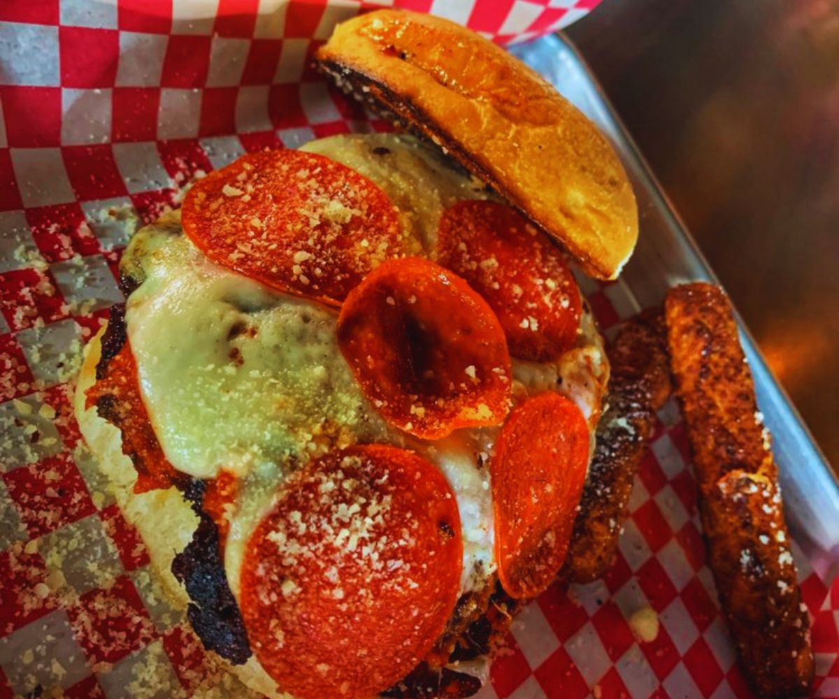 The Barn - Pizza Burger