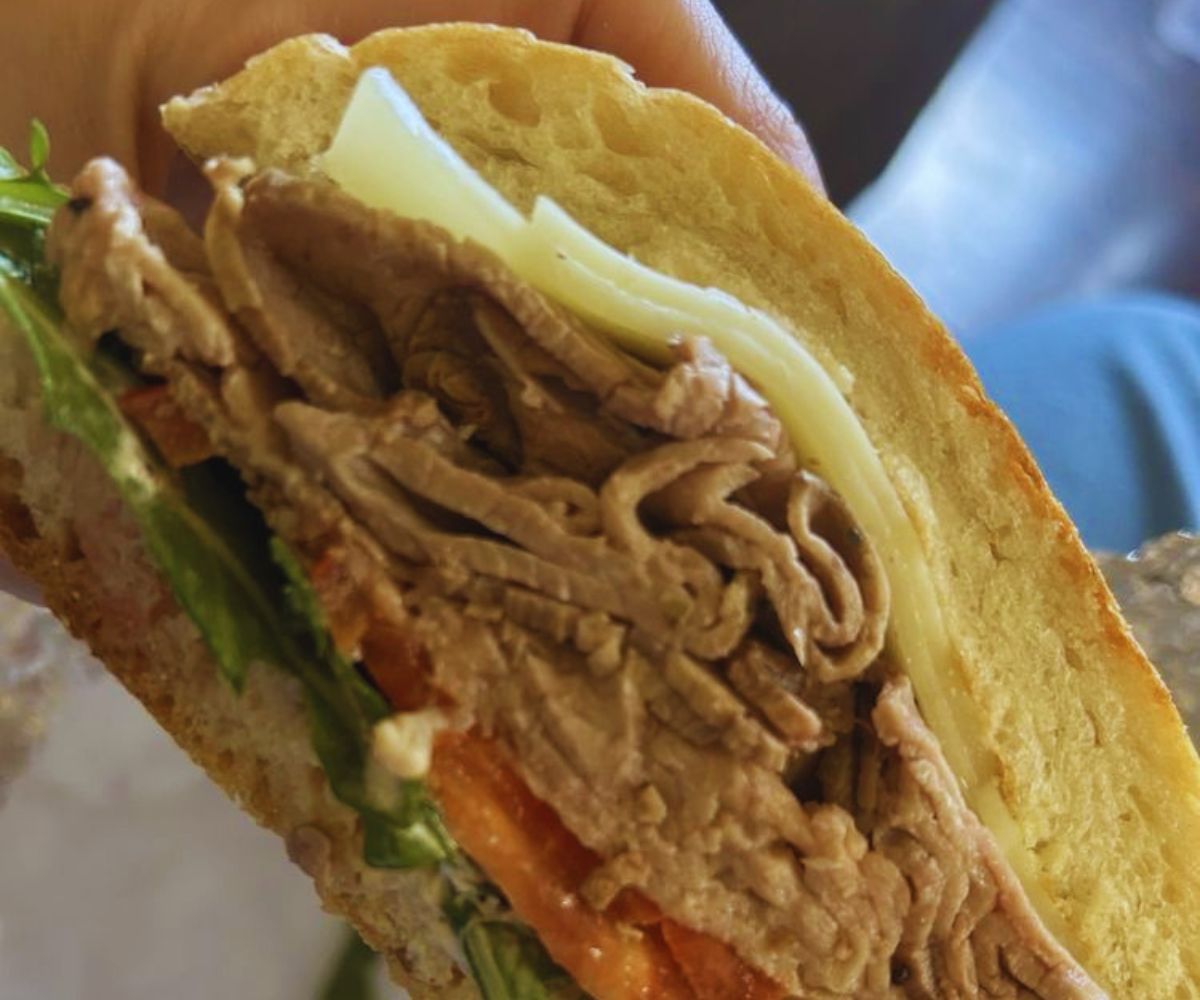 Yearling Pizza - Roast Beef Sandwich